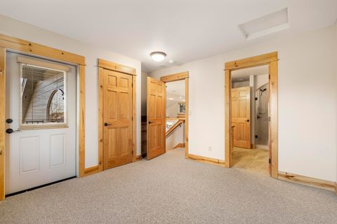 Tiny photo for 1895 Murrelet Drive, Redmond, OR 97756 (MLS # 220213870)