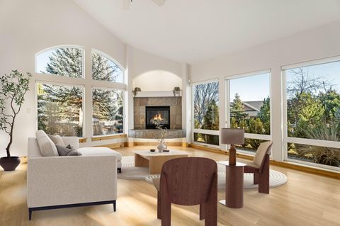 Tiny photo for 1895 Murrelet Drive, Redmond, OR 97756 (MLS # 220213870)