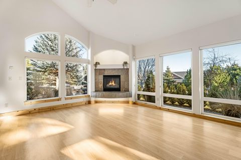 Tiny photo for 1895 Murrelet Drive, Redmond, OR 97756 (MLS # 220213870)