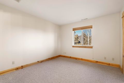 Tiny photo for 1895 Murrelet Drive, Redmond, OR 97756 (MLS # 220213870)