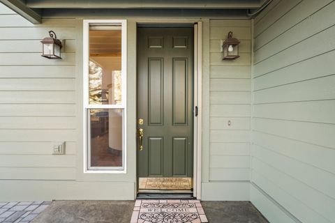 Tiny photo for 1895 Murrelet Drive, Redmond, OR 97756 (MLS # 220213870)