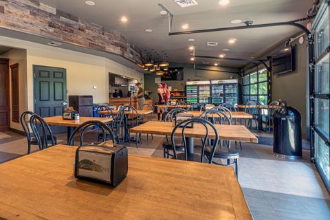 Tiny photo for 1895 Murrelet Drive, Redmond, OR 97756 (MLS # 220213870)