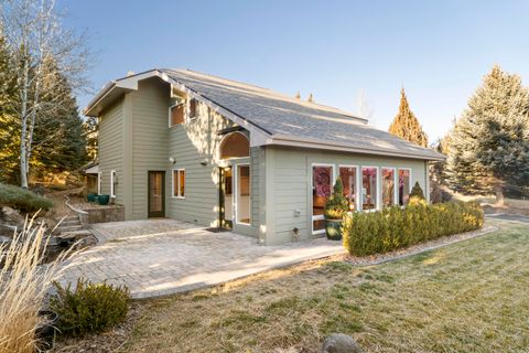 Tiny photo for 1895 Murrelet Drive, Redmond, OR 97756 (MLS # 220213870)
