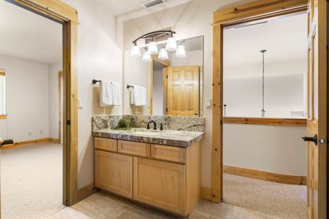 Tiny photo for 1895 Murrelet Drive, Redmond, OR 97756 (MLS # 220213870)