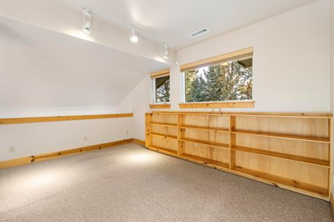 Tiny photo for 1895 Murrelet Drive, Redmond, OR 97756 (MLS # 220213870)