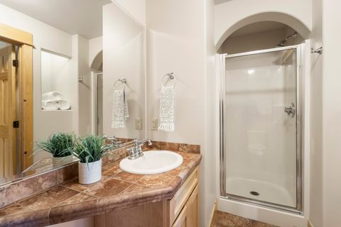 Tiny photo for 1895 Murrelet Drive, Redmond, OR 97756 (MLS # 220213870)