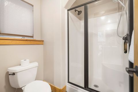 Tiny photo for 1895 Murrelet Drive, Redmond, OR 97756 (MLS # 220213870)