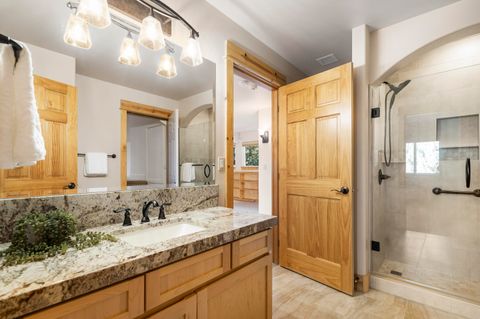 Tiny photo for 1895 Murrelet Drive, Redmond, OR 97756 (MLS # 220213870)