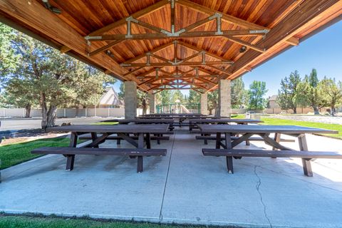 Tiny photo for 1895 Murrelet Drive, Redmond, OR 97756 (MLS # 220213870)