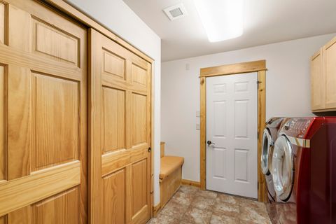 Tiny photo for 1895 Murrelet Drive, Redmond, OR 97756 (MLS # 220213870)