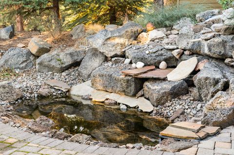 Tiny photo for 1895 Murrelet Drive, Redmond, OR 97756 (MLS # 220213870)