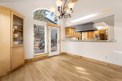 Tiny photo for 1895 Murrelet Drive, Redmond, OR 97756 (MLS # 220213870)