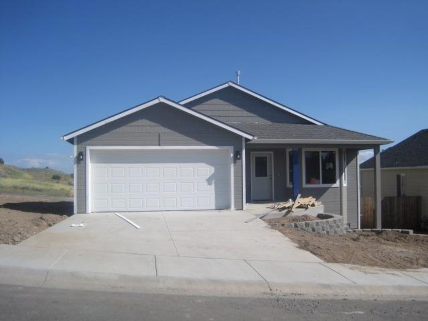 New Construction!One Year Builders Warranty. Stainless steel Appliances include Cookstove,Dishwaser,and Microwave.Flooring is hardy plank in Kitchn,Living,Dining,Fammiy rooms and down hallways, Tile flooring in the Laundry and both bathrooms, Carpet in the bedrooms, Custom Oak cabinets in the Kitchen, Laundry room and Bathrooms, Deck,Backyard Fenced,Landscaped.