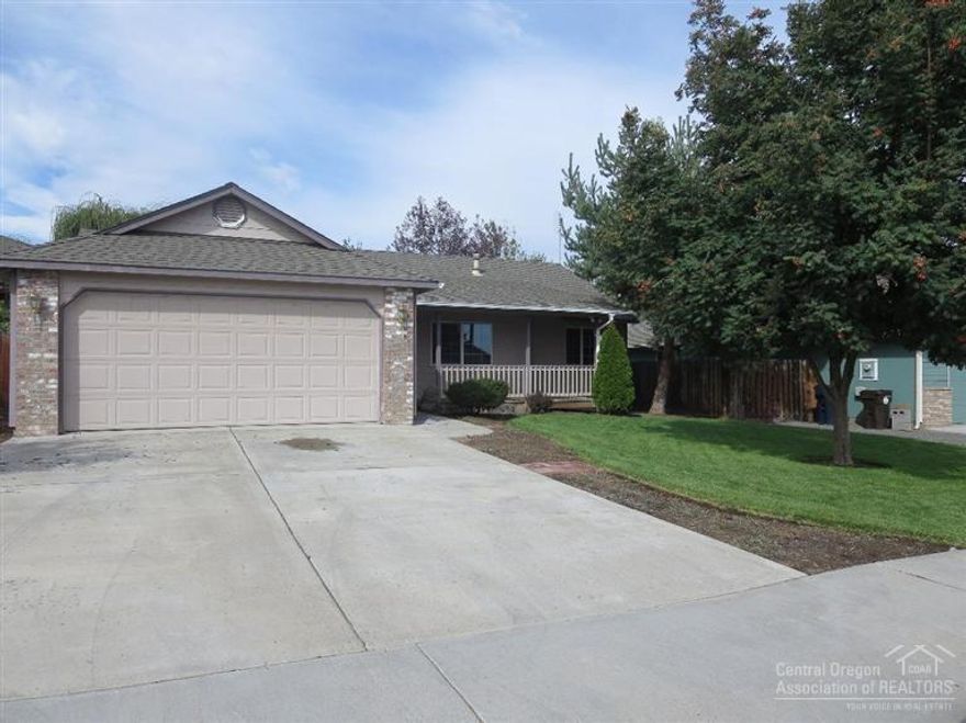 Well designed single level home in SW Redmond. The main living area separates the master from the other two bedrooms. Nice gas fireplace in the living room. Dining area and a breakfast nook. Nicely landscaped, front and back yard maintained by professional.