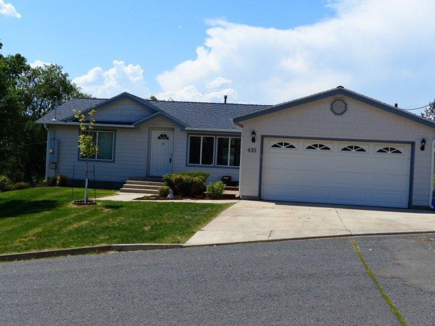 Great family home with in ground sprinklers, low maintenance landscaping and fenced back yard. Come and enjoy open concept floor plan with split living and large kitchen. RV parking and fenced dog run.