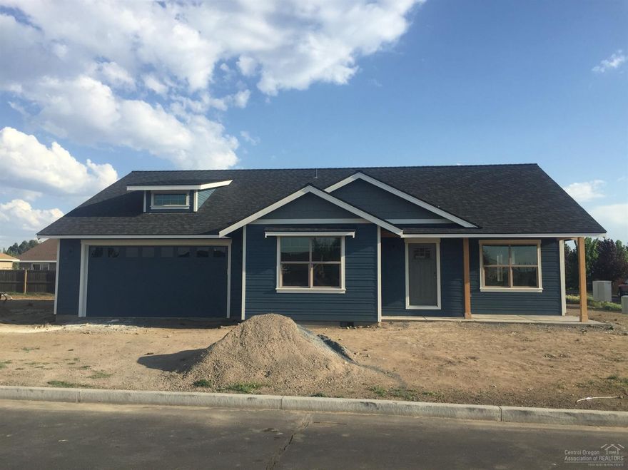 New single story home w/great room floor plan in a desirable NW location blocks from; schools, shopping, park, & canyon! Lrg corner lot w/graveled RV parking has room for your toys. Home features; Gas FP w/TV nook & bookcase, SS Appliances, knotty alder cabinets w/granite slab counter tops & tile backsplash, laminate wood flooring, vaulted great room & master, tiled entry/bathrooms/& utility room, efficient gas furnace, Milgard windows, ceiling fans, lrg covered patio, fully fenced & landscaped w/sprinkler