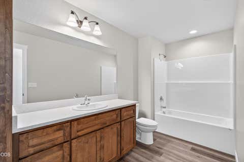 Tiny photo for 953 Honey Bee Street, Medford, OR 97501 (MLS # 220226804)