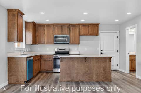 Tiny photo for 953 Honey Bee Street, Medford, OR 97501 (MLS # 220226804)