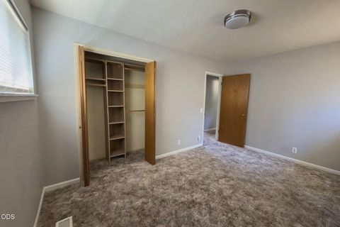 Tiny photo for 1921 Regina Way, Grants Pass, OR 97527 (MLS # 220224233)