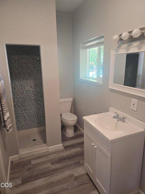 Tiny photo for 1921 Regina Way, Grants Pass, OR 97527 (MLS # 220224233)