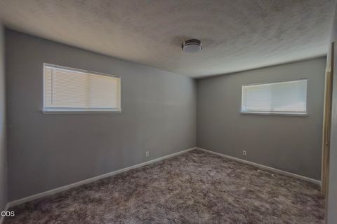 Tiny photo for 1921 Regina Way, Grants Pass, OR 97527 (MLS # 220224233)