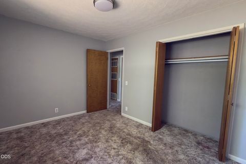 Tiny photo for 1921 Regina Way, Grants Pass, OR 97527 (MLS # 220224233)