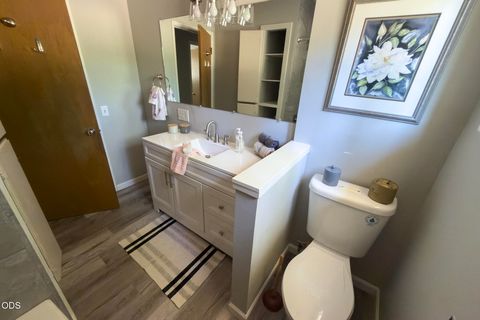 Tiny photo for 1921 Regina Way, Grants Pass, OR 97527 (MLS # 220224233)