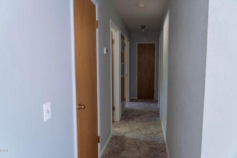 Tiny photo for 1921 Regina Way, Grants Pass, OR 97527 (MLS # 220224233)