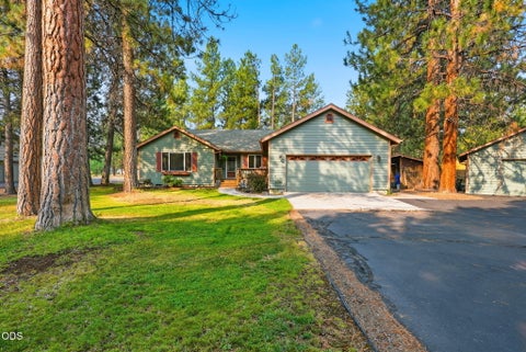 Tiny photo for 69341 Silver Spur Spur, Sisters, OR 97759 (MLS # 220226563)