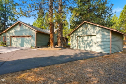 Tiny photo for 69341 Silver Spur Spur, Sisters, OR 97759 (MLS # 220226563)