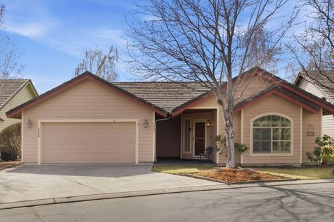 Tiny photo for 1736 NW Nickernut Place, Redmond, OR 97756 (MLS # 220216975)