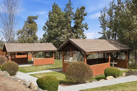 Tiny photo for 1736 NW Nickernut Place, Redmond, OR 97756 (MLS # 220216975)