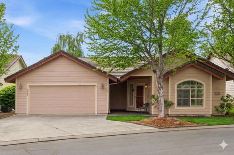 Photo of 1736 NW Nickernut Place, Redmond, OR 97756 (MLS # 220216975)