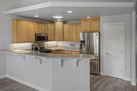 Tiny photo for 1736 NW Nickernut Place, Redmond, OR 97756 (MLS # 220216975)