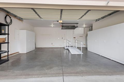 Tiny photo for 1736 NW Nickernut Place, Redmond, OR 97756 (MLS # 220216975)