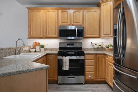 Tiny photo for 1736 NW Nickernut Place, Redmond, OR 97756 (MLS # 220216975)