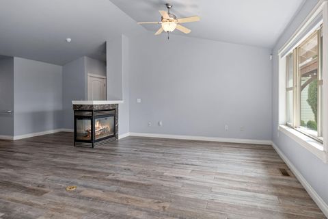 Tiny photo for 1736 NW Nickernut Place, Redmond, OR 97756 (MLS # 220216975)