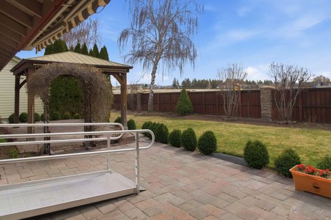 Tiny photo for 1736 NW Nickernut Place, Redmond, OR 97756 (MLS # 220216975)