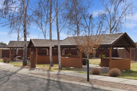 Tiny photo for 1736 NW Nickernut Place, Redmond, OR 97756 (MLS # 220216975)