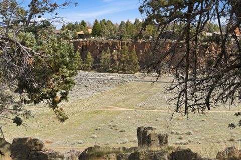 Tiny photo for 1736 NW Nickernut Place, Redmond, OR 97756 (MLS # 220216975)