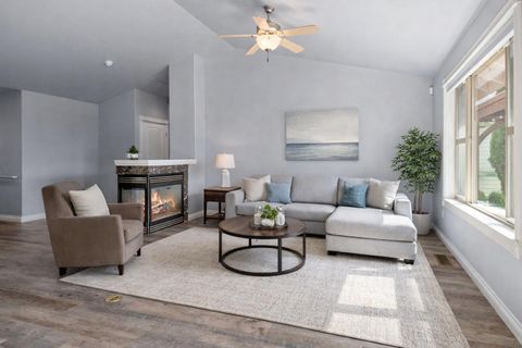 Tiny photo for 1736 NW Nickernut Place, Redmond, OR 97756 (MLS # 220216975)