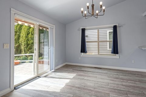 Tiny photo for 1736 NW Nickernut Place, Redmond, OR 97756 (MLS # 220216975)