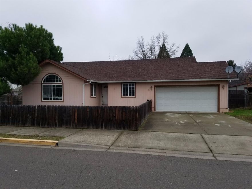 This is the home and the neighborhood you've been waiting for! Great home with large vaulted living room, kitchen has nice sized pantry, corner kitchen windows over sink, indoor laundry room, fenced yard, RV parking, low maintenance in a great school district. Just a little bit of love and you'll be ready to go!