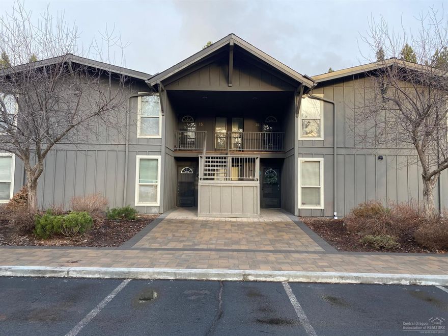 Well maintained & functional upper level Abbot House Condo with prime location in the heart of the resort next to the Village at Sunriver! Standout features include, private balcony overlooking lovely common area, vaulted ceilings with skylight windows providing bright spacious feel, separate utility room with new washer/dryer. Fully equipped nightly vacation rental includes 6-2020 SHARC passes and is offered turn-key furnished. SHARC paid in full. Use as your primary residence or investment property.