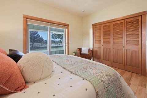 Tiny photo for 60995 Ward Road, Bend, OR 97702 (MLS # 220213892)
