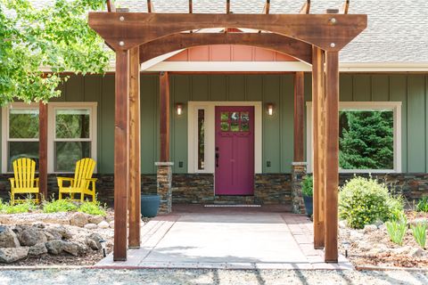 Tiny photo for 60995 Ward Road, Bend, OR 97702 (MLS # 220213892)