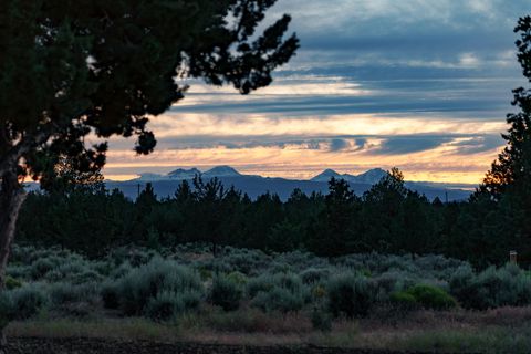 Tiny photo for 60995 Ward Road, Bend, OR 97702 (MLS # 220213892)