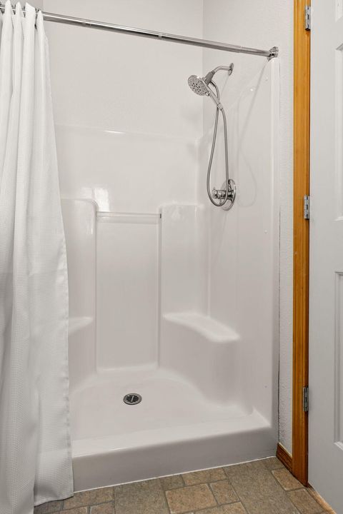 Tiny photo for 2902 NE Pinnacle Place, Bend, OR 97701 (MLS # 220221207)