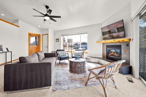 Tiny photo for 2902 NE Pinnacle Place, Bend, OR 97701 (MLS # 220221207)
