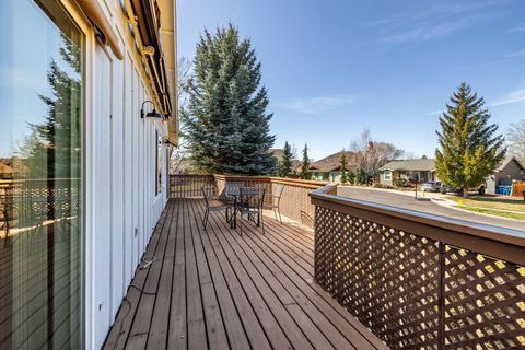 Tiny photo for 2902 NE Pinnacle Place, Bend, OR 97701 (MLS # 220221207)